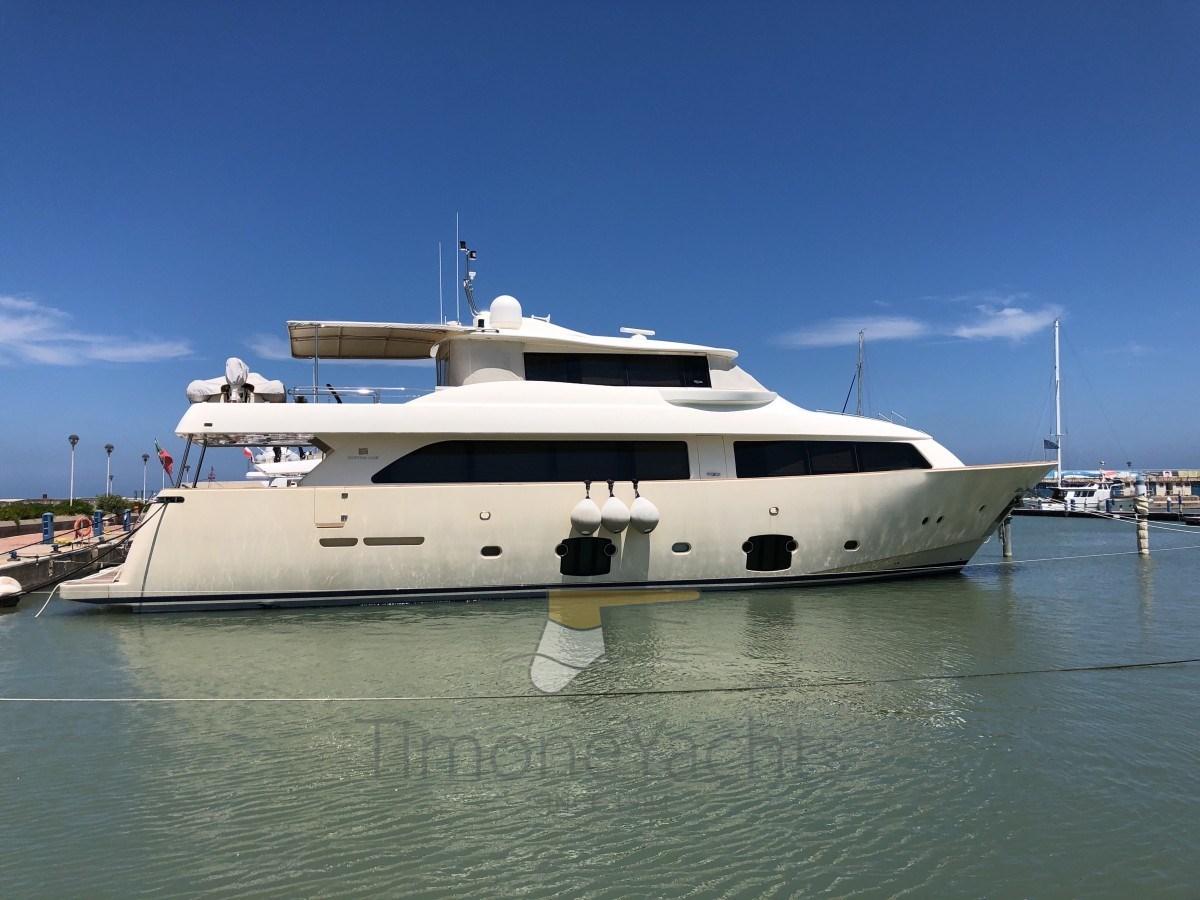 custom line Navetta 26