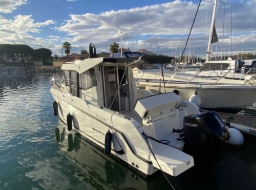 quicksilver Pilothouse 805