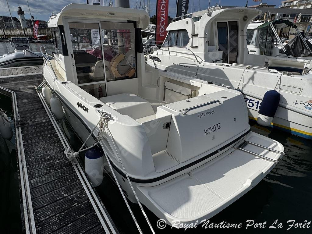 quicksilver Arvor 690 pilothouse