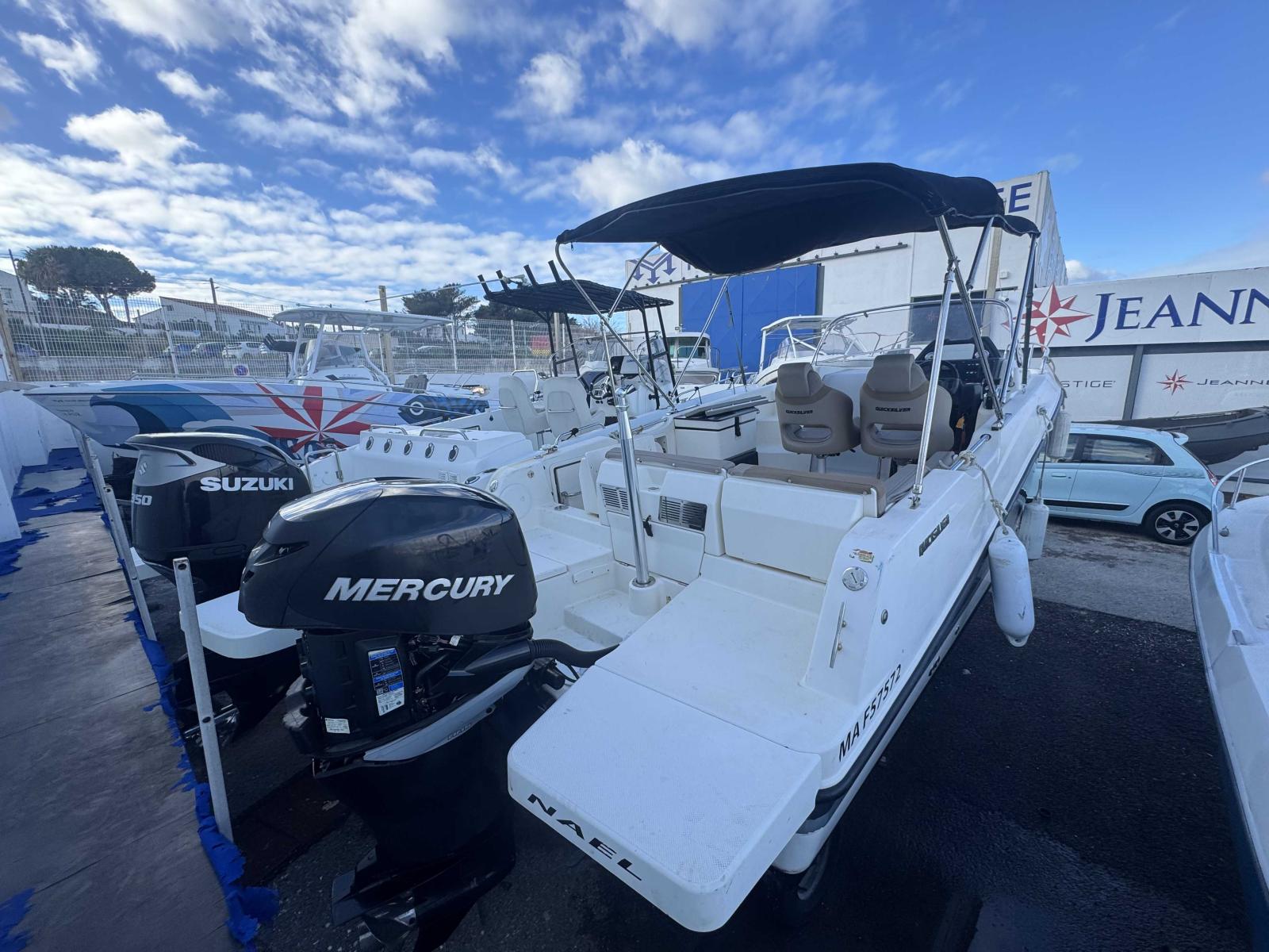 quicksilver 755 sundeck activ