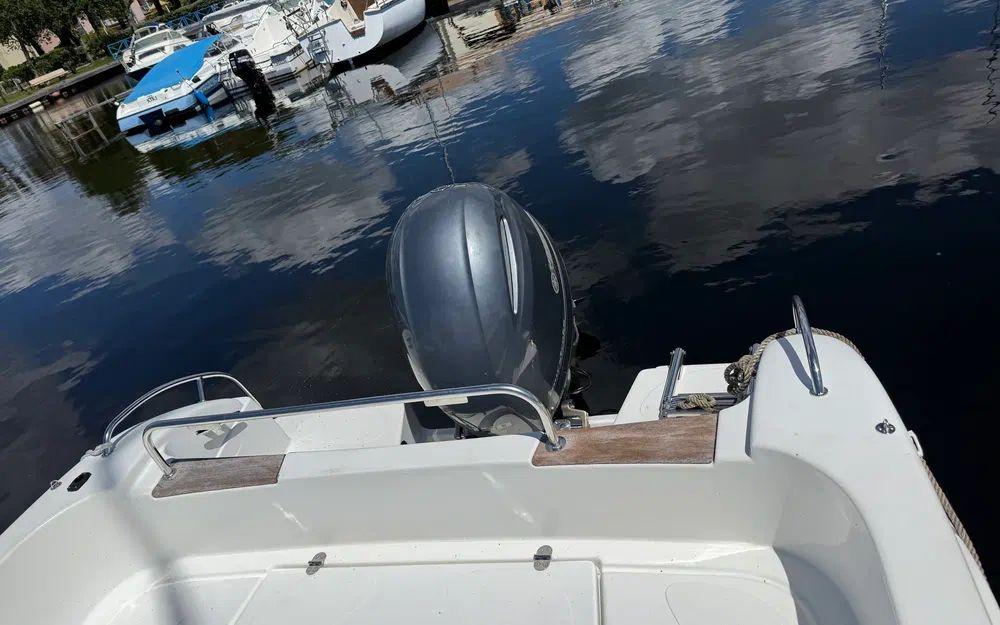 b2 marine 652 cabine cruiser dark line