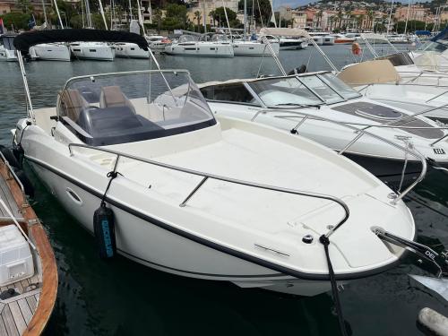 quicksilver Activ 675 sundeck