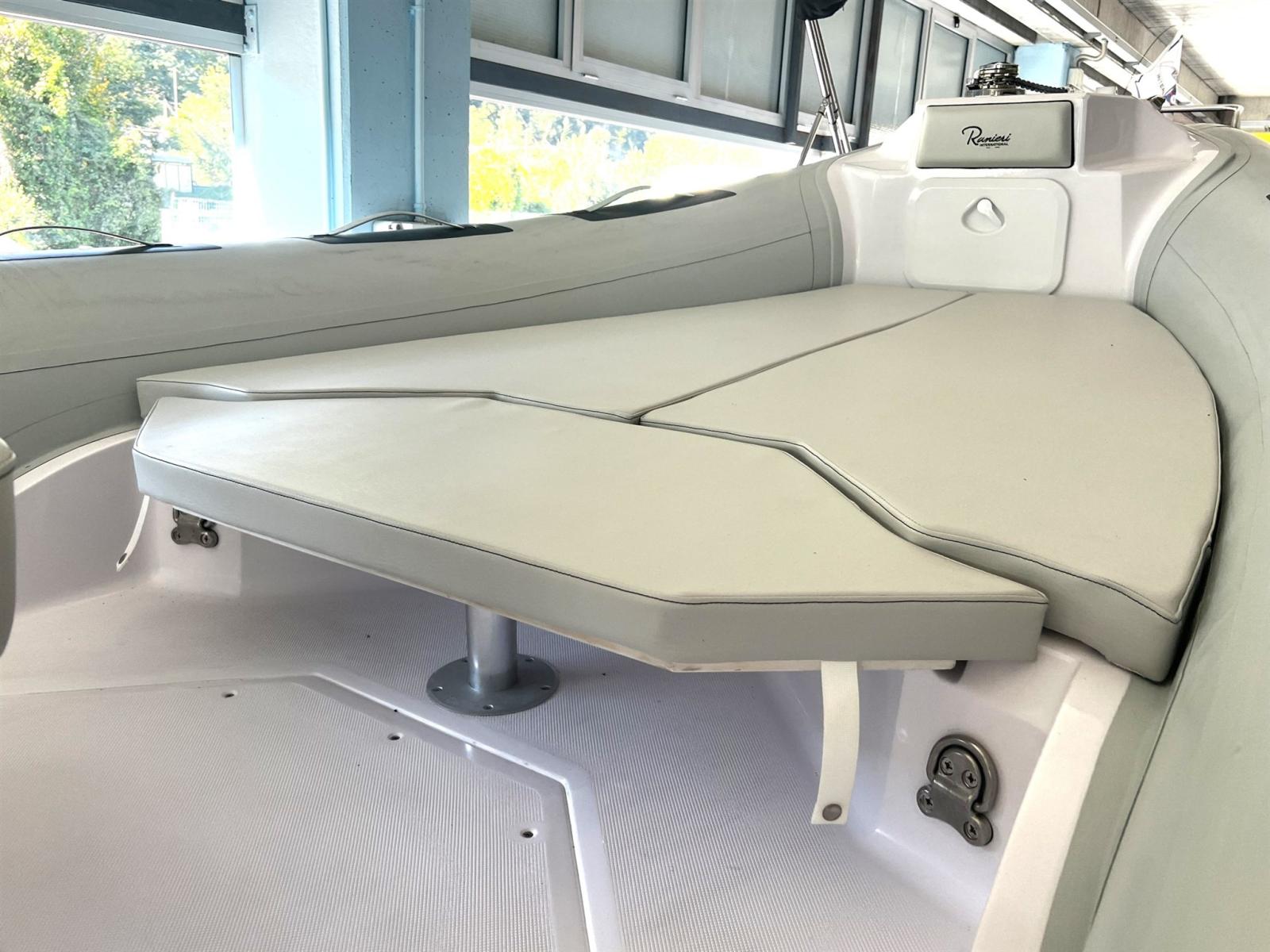 ranieri international Cayman 26 sport touring