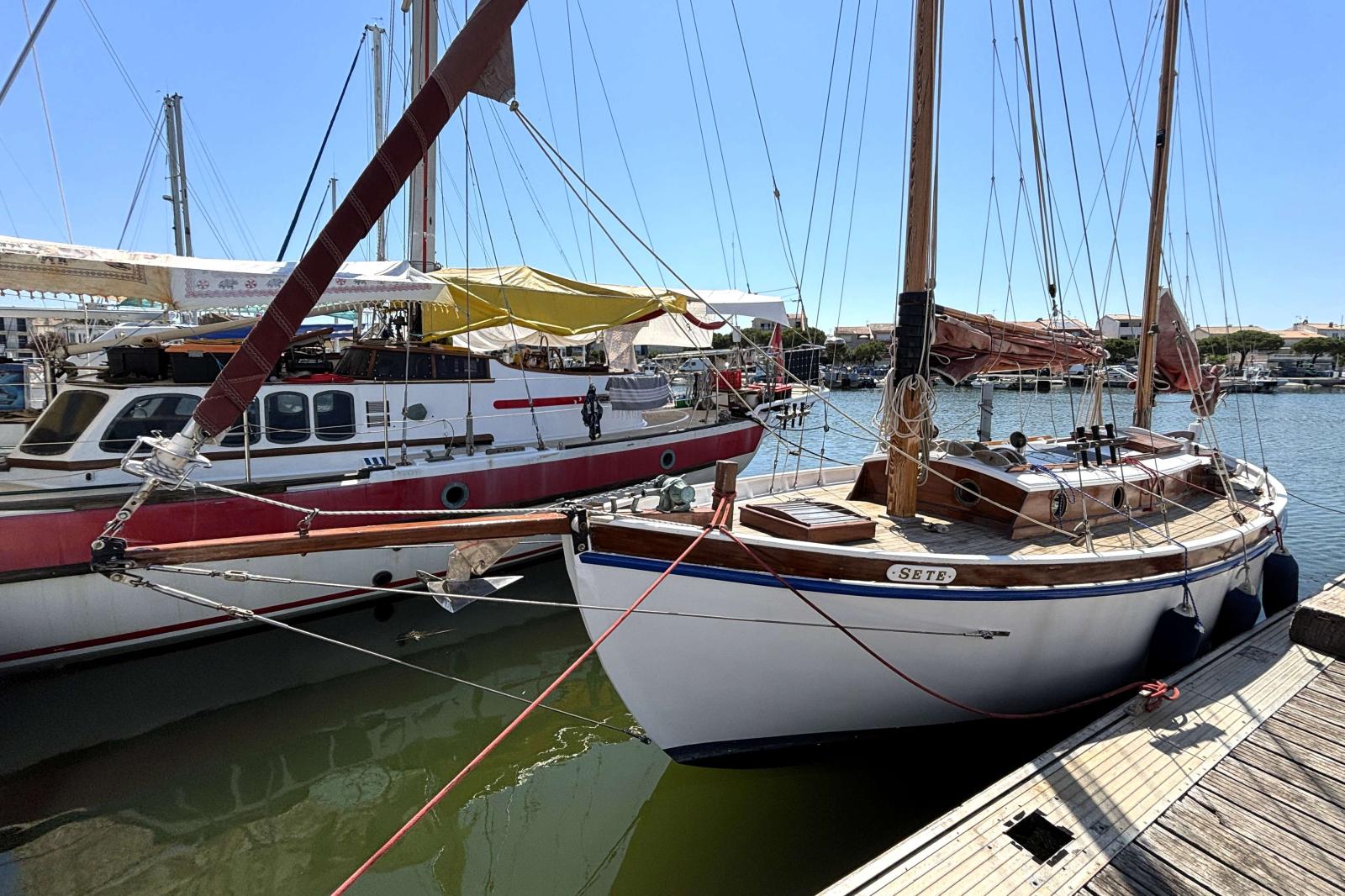 Tahiti ketch