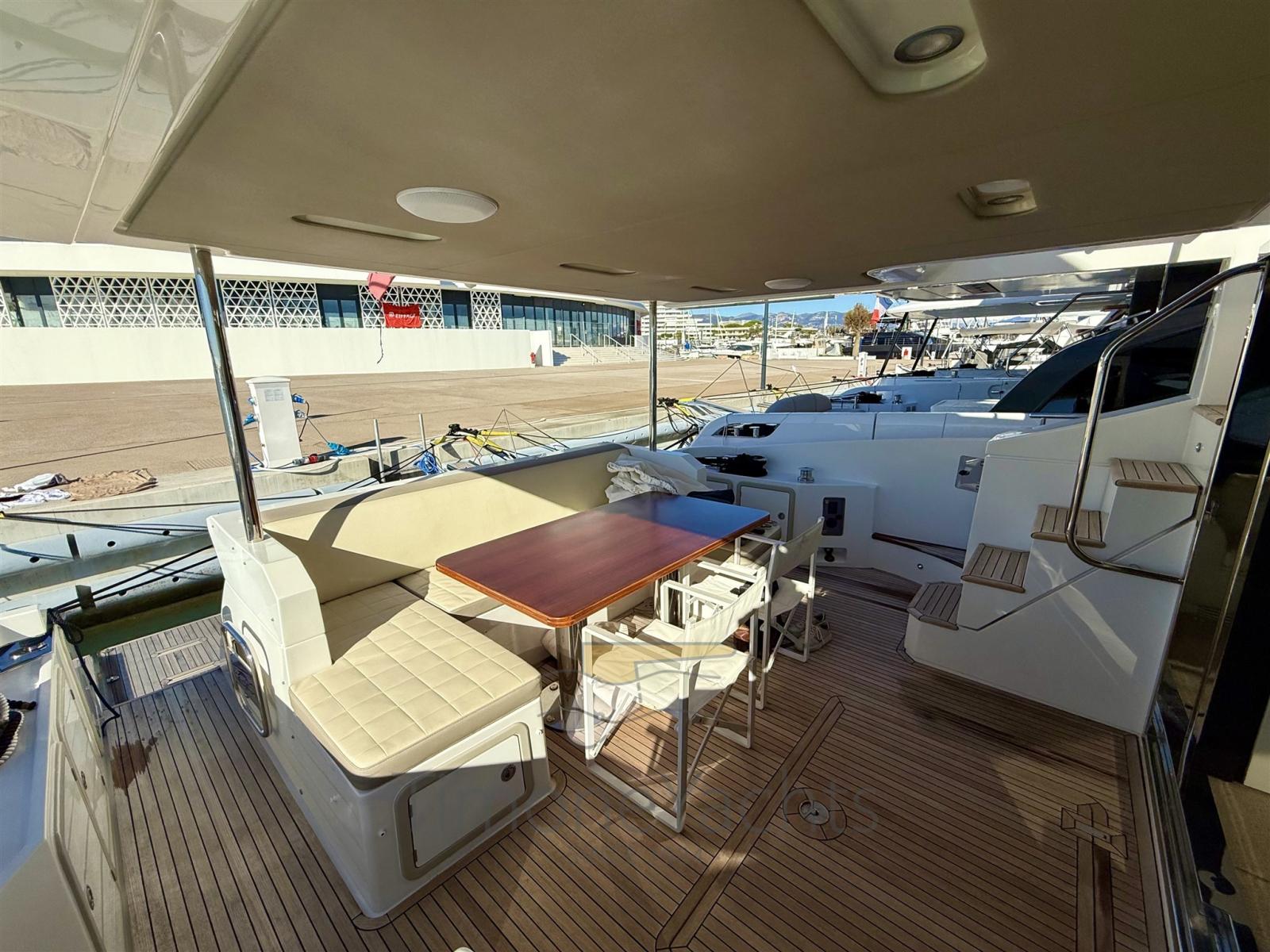 azimut 66 flybridge