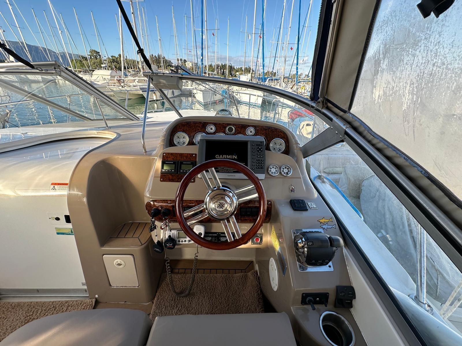 larson boats Cabrio 330