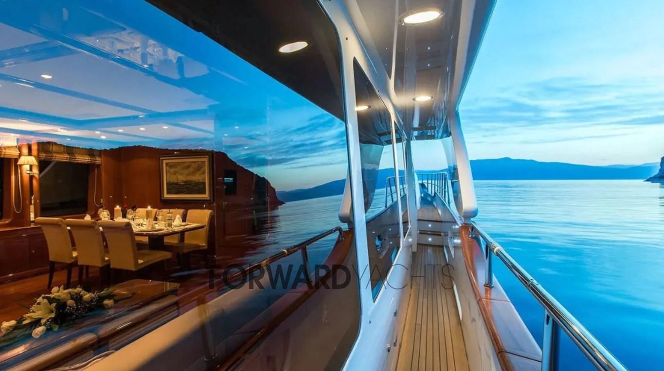 benetti Legend 85