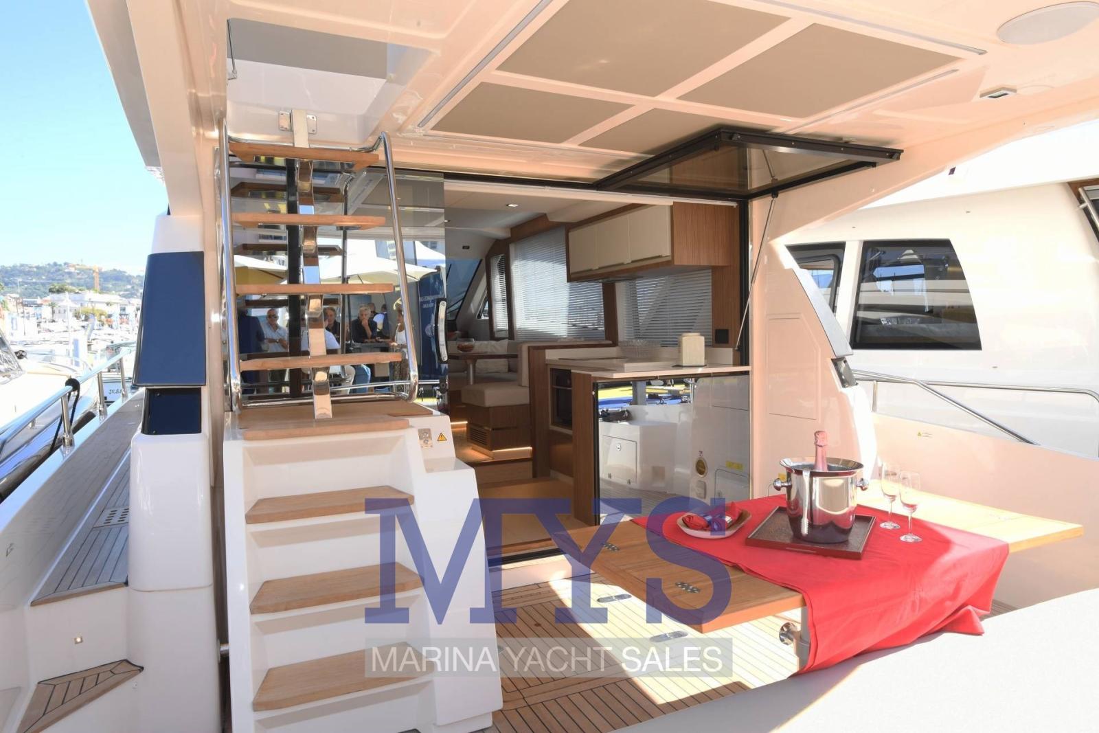 cayman yachts F520 new