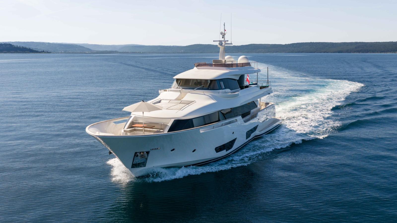 custom line Navetta 28