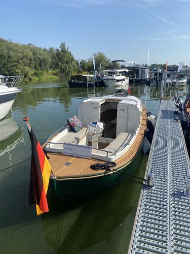 Yachtwerft hamburg gmbh elektro tuckerboot 22f