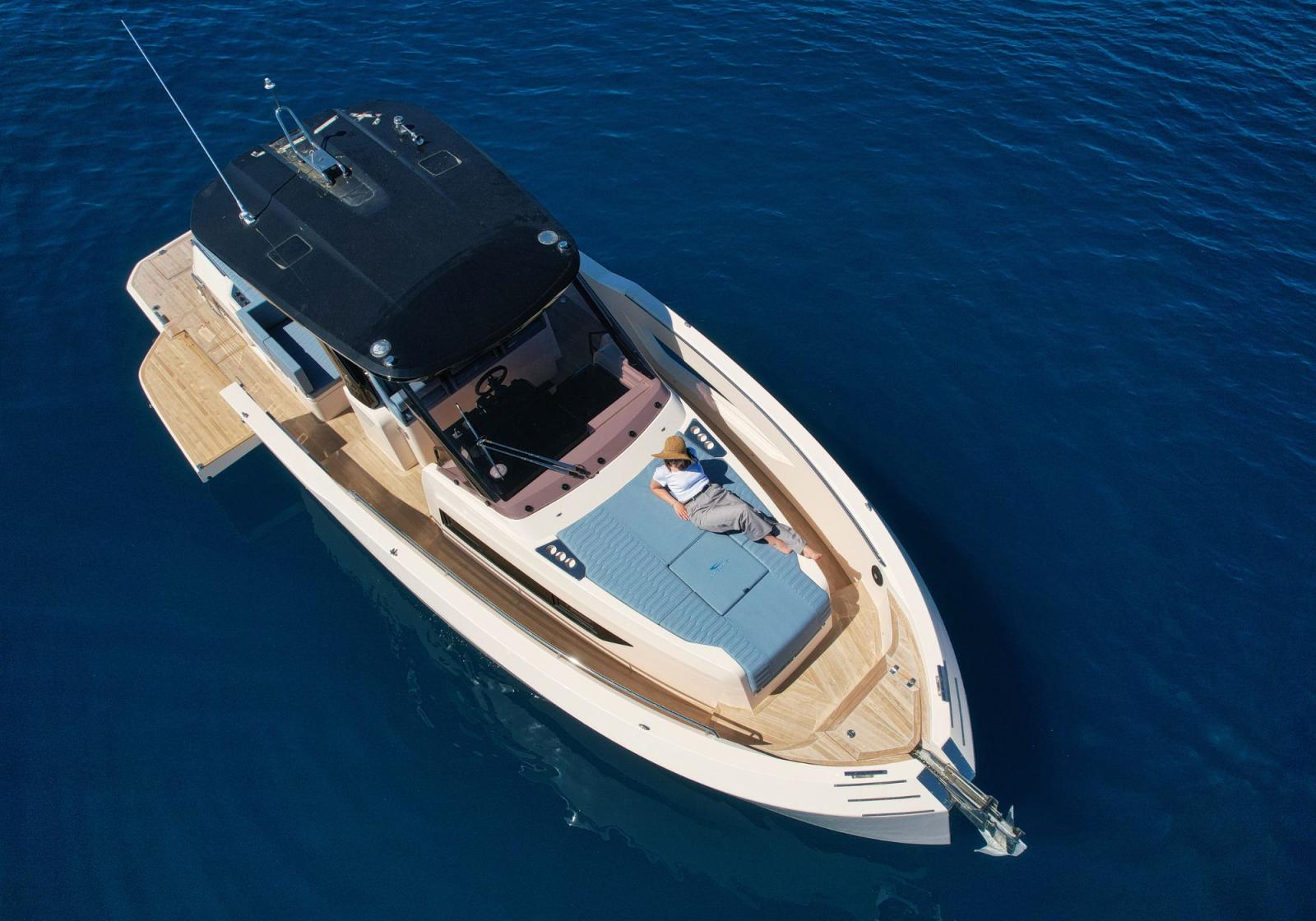 cayman Walk-around 380