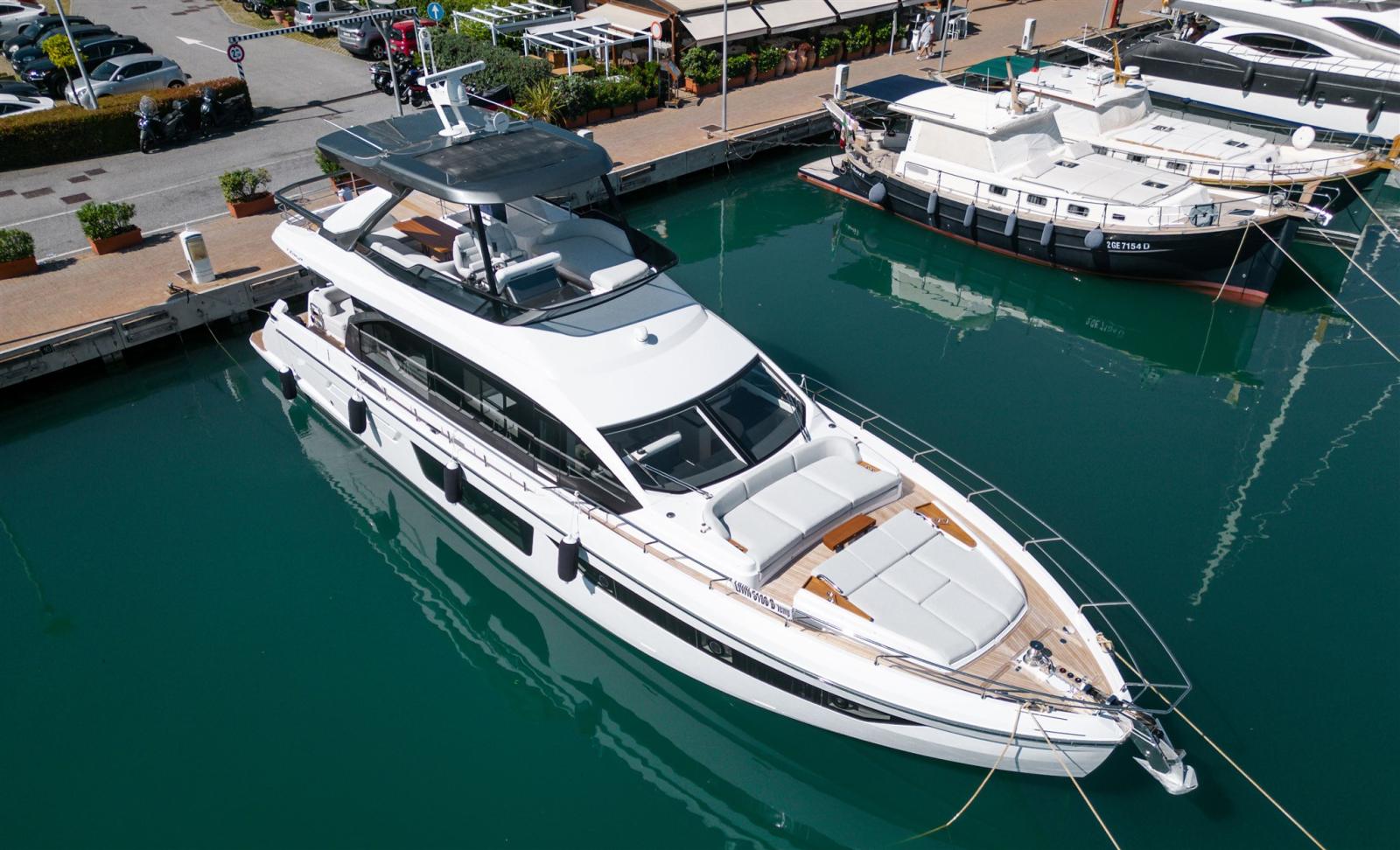 azimut 68 flybridge