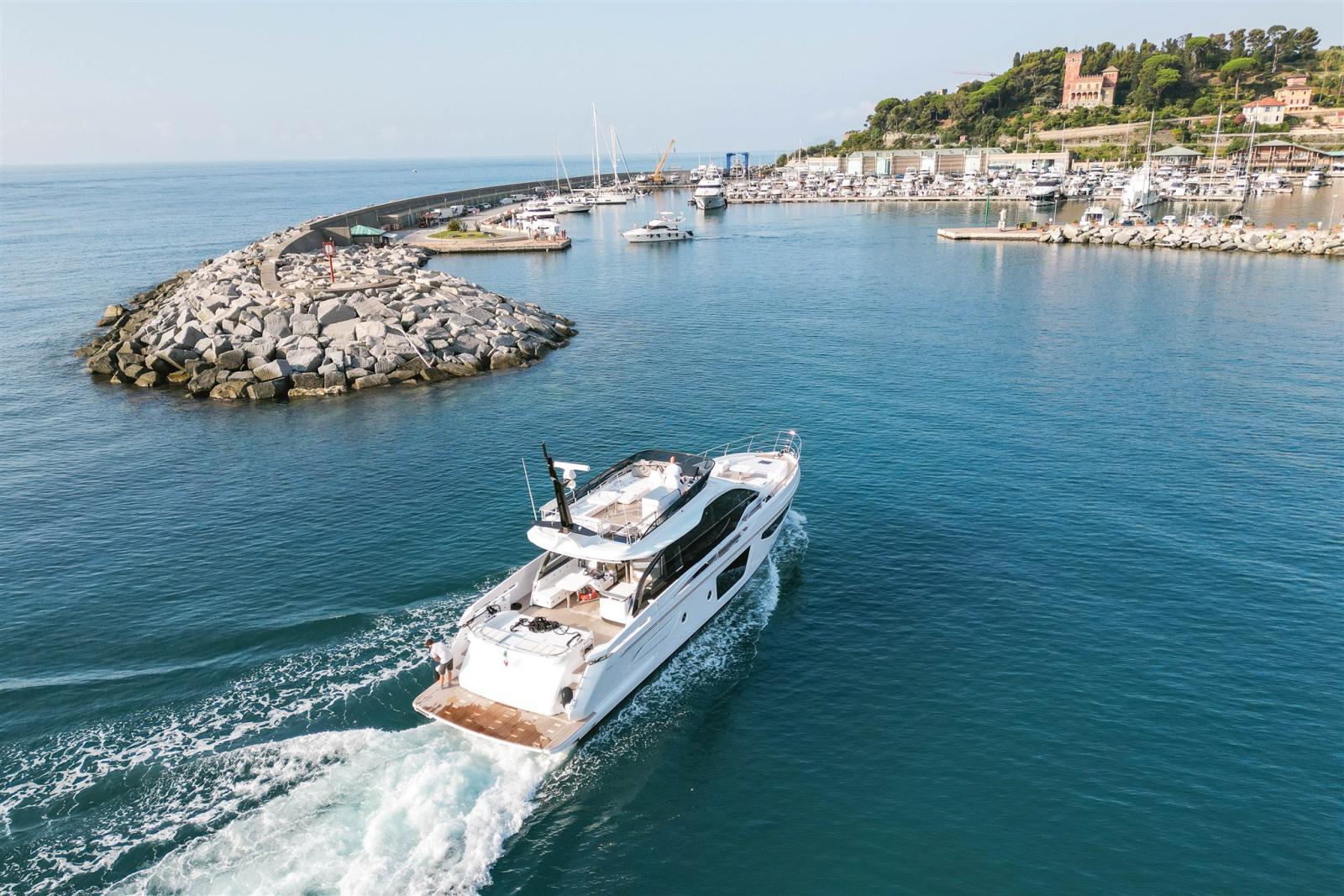 azimut S7 new decor moon