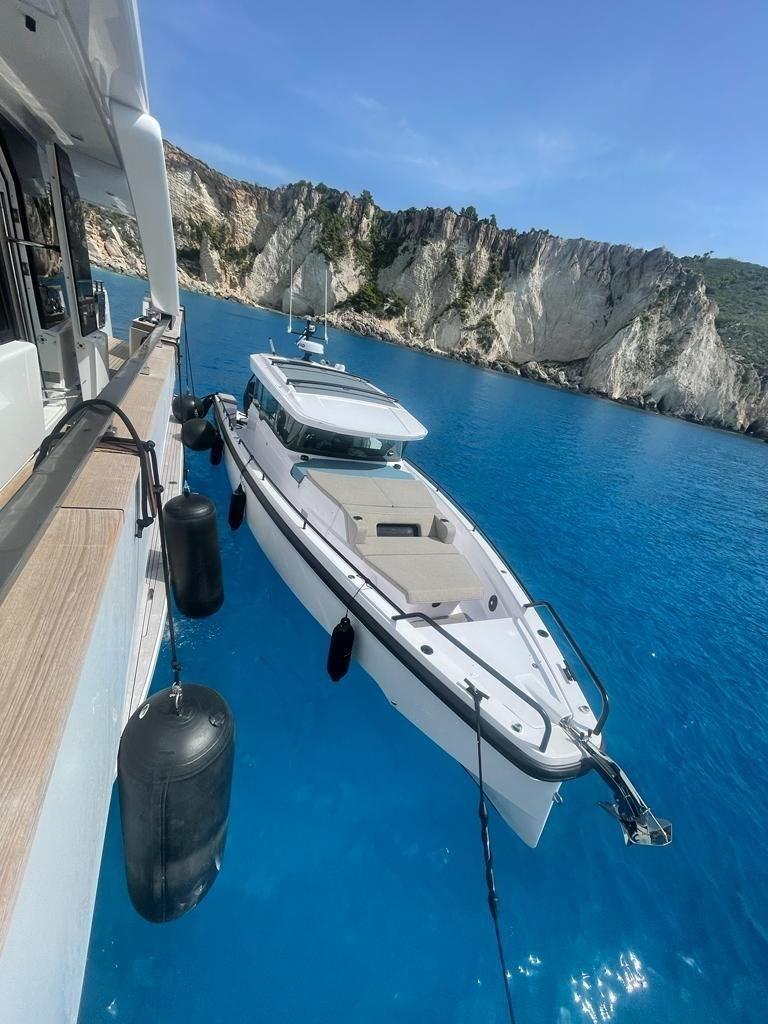 axopar 37 xc cross cabin