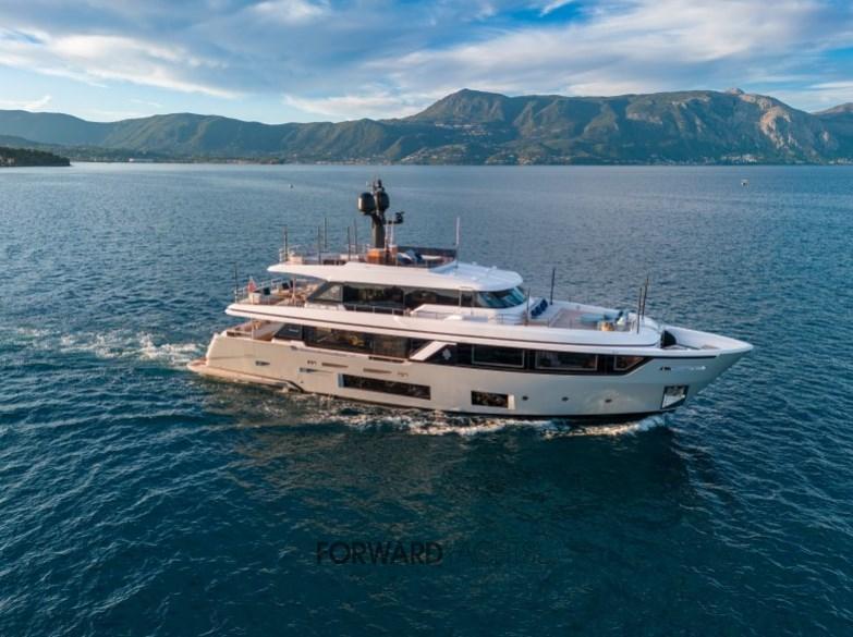 custom line Navetta 30
