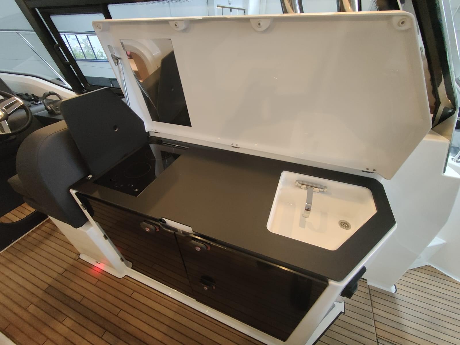 bavaria yachts Sr 36 hard top charter