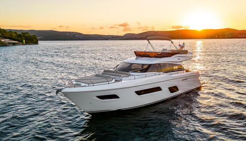 Ferretti yachts 550