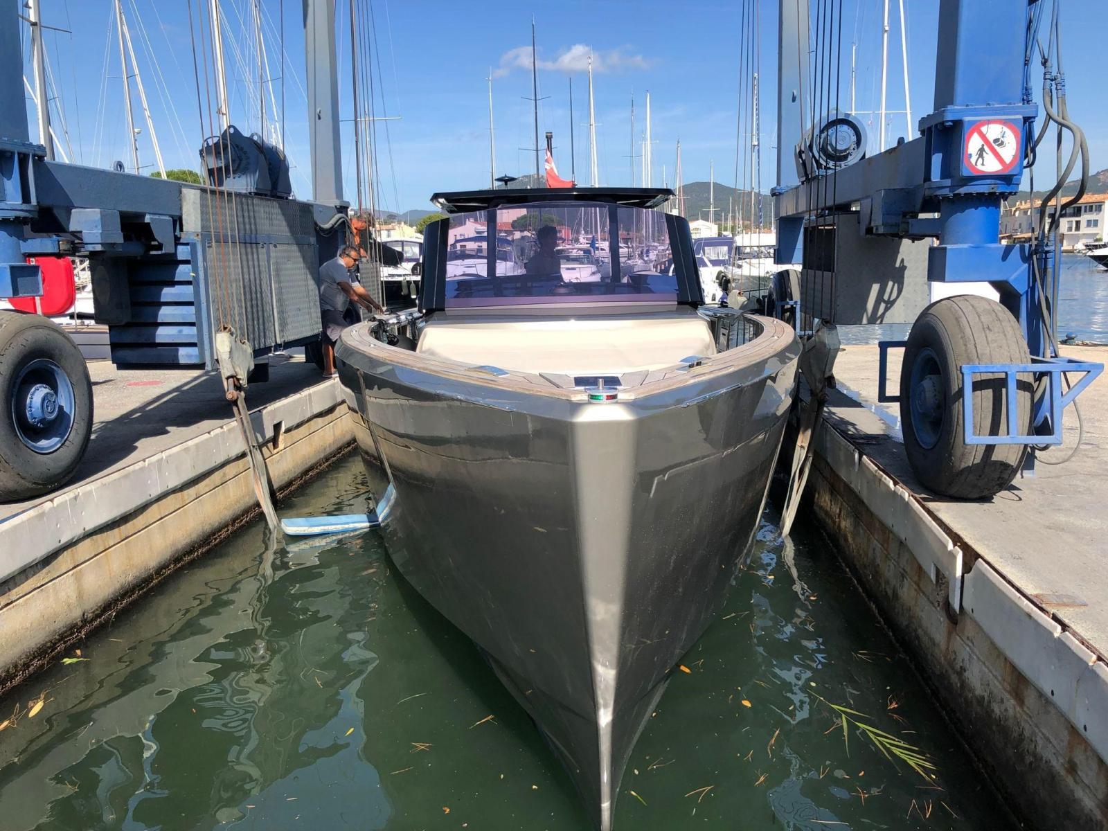 fjord 40 walk around