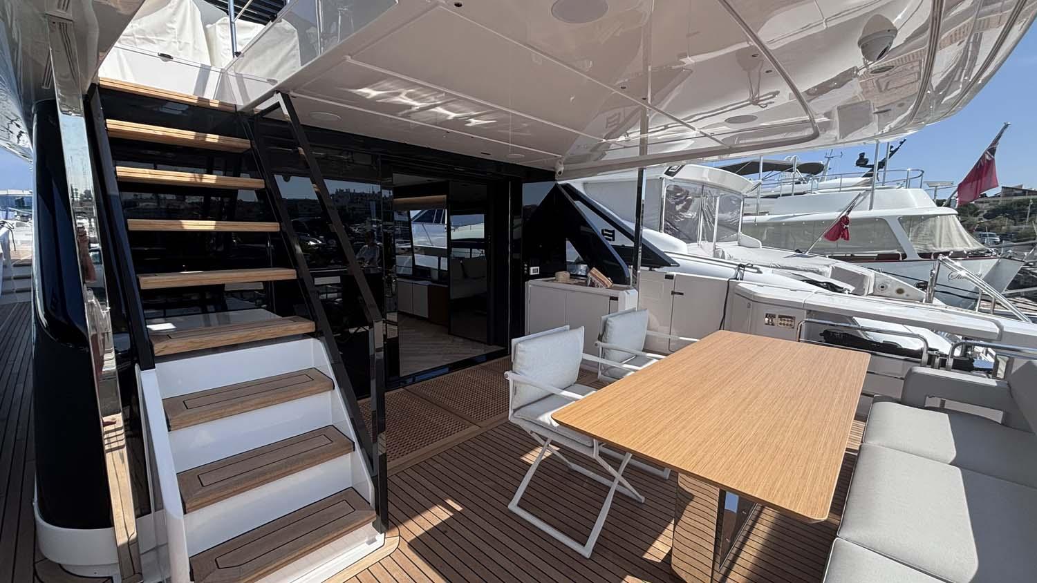 ferretti yachts 800