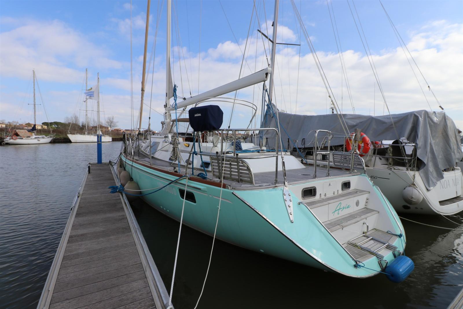 hylas Hylas 54