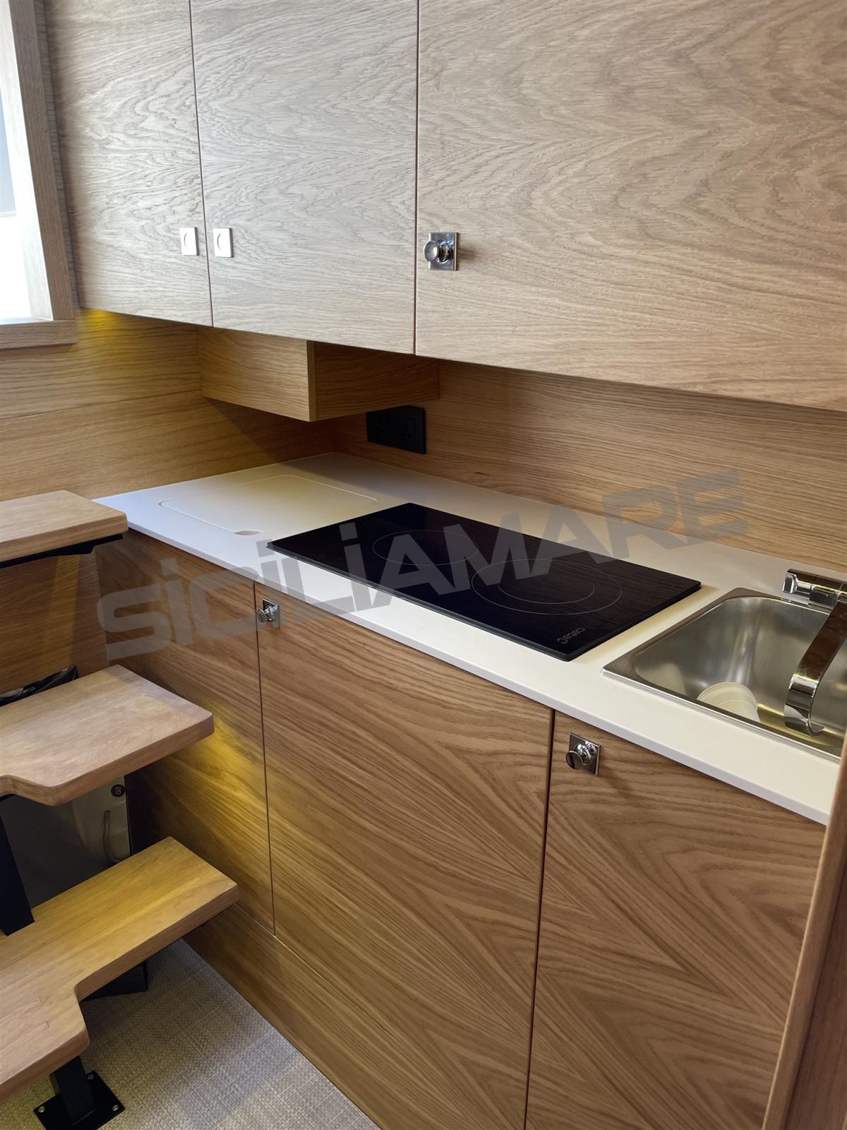 de antonio yachts D34 cruiser