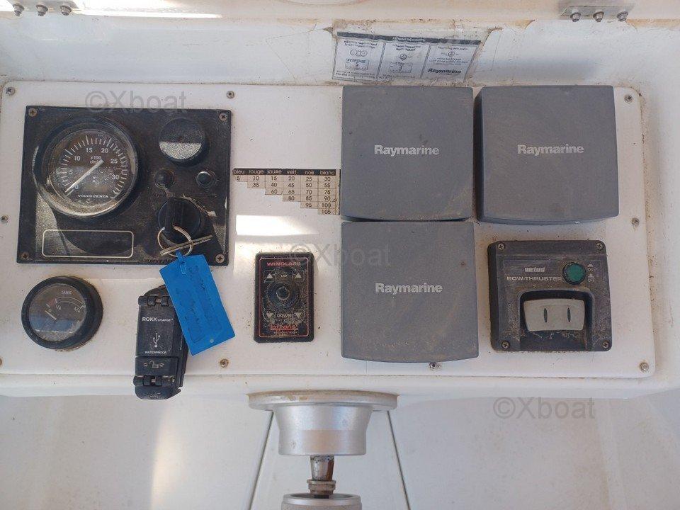 beneteau Oceanis 411 celebration
