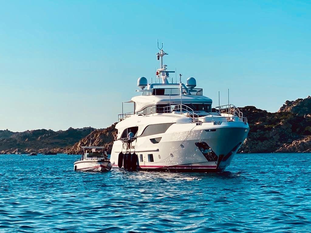 benetti Delfino 95