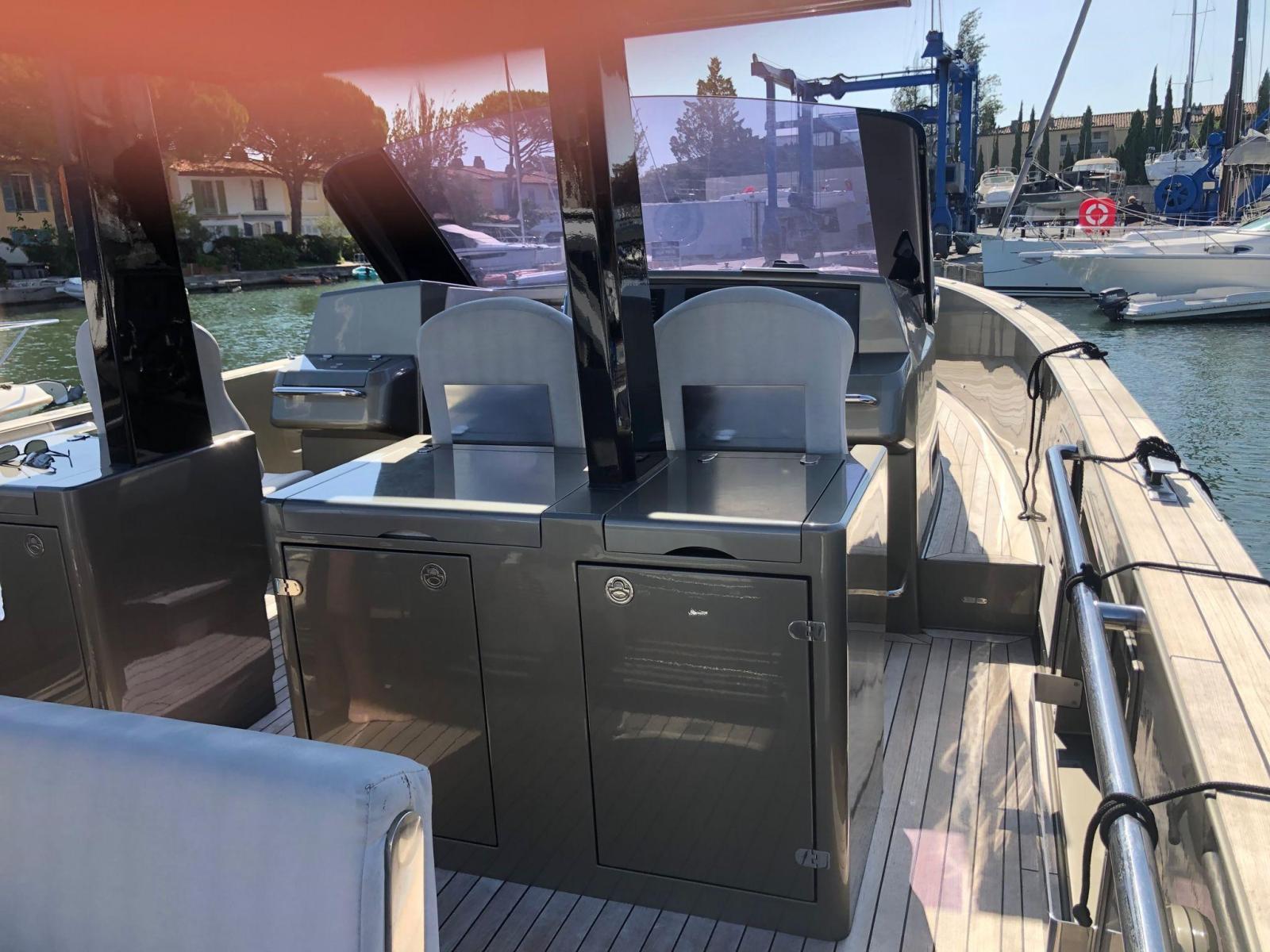 fjord 40 walk around