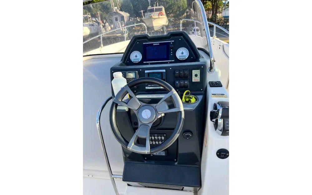 quicksilver Activ 755 open