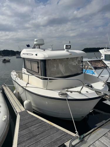 quicksilver Captur 675 pilothouse