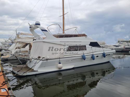 Asia boat builder aquarius 55 fly