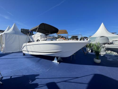 B2 marine cap ferret 652 open