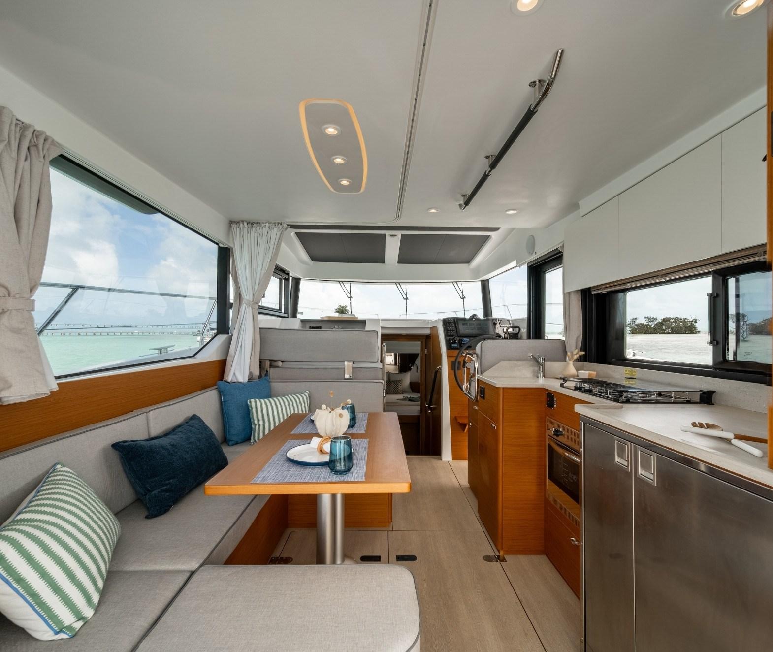 beneteau Swift trawler 37 fly