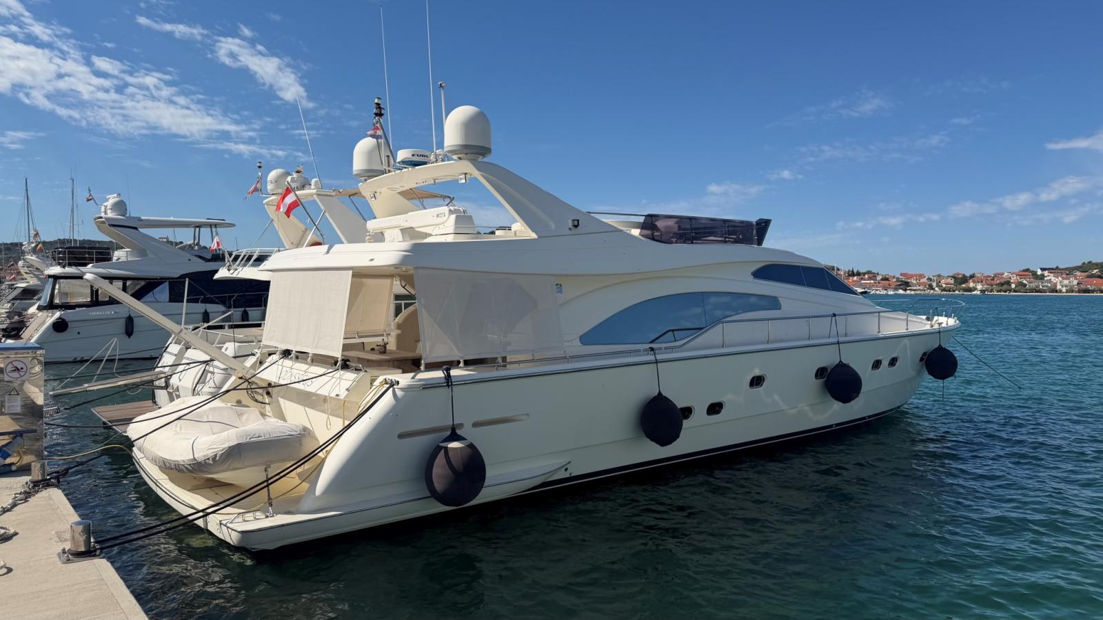 ferretti yachts 68