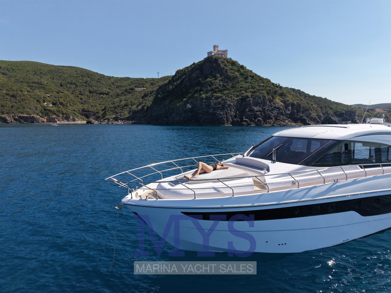 cayman yachts S520