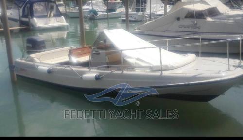 Boston whaler 21 outrage