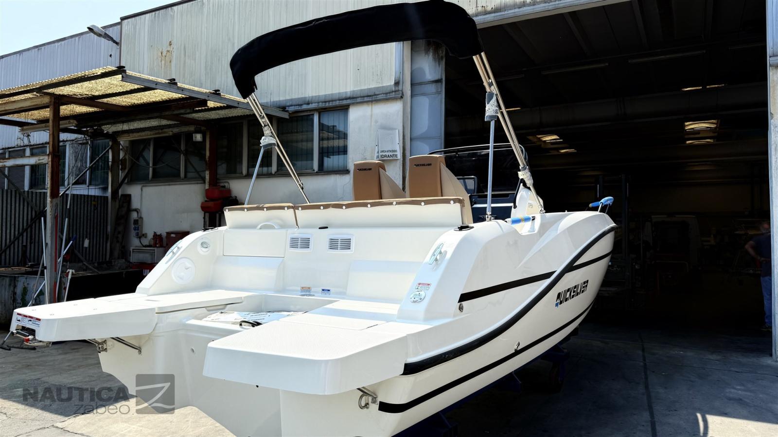 quicksilver Activ 605 open