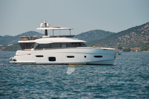 Azimut magellano 66