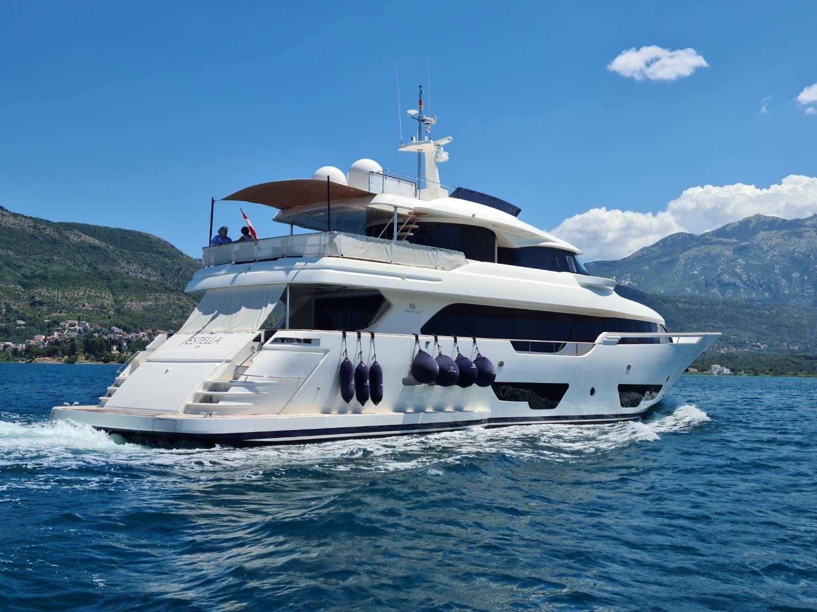 custom line Navetta 28
