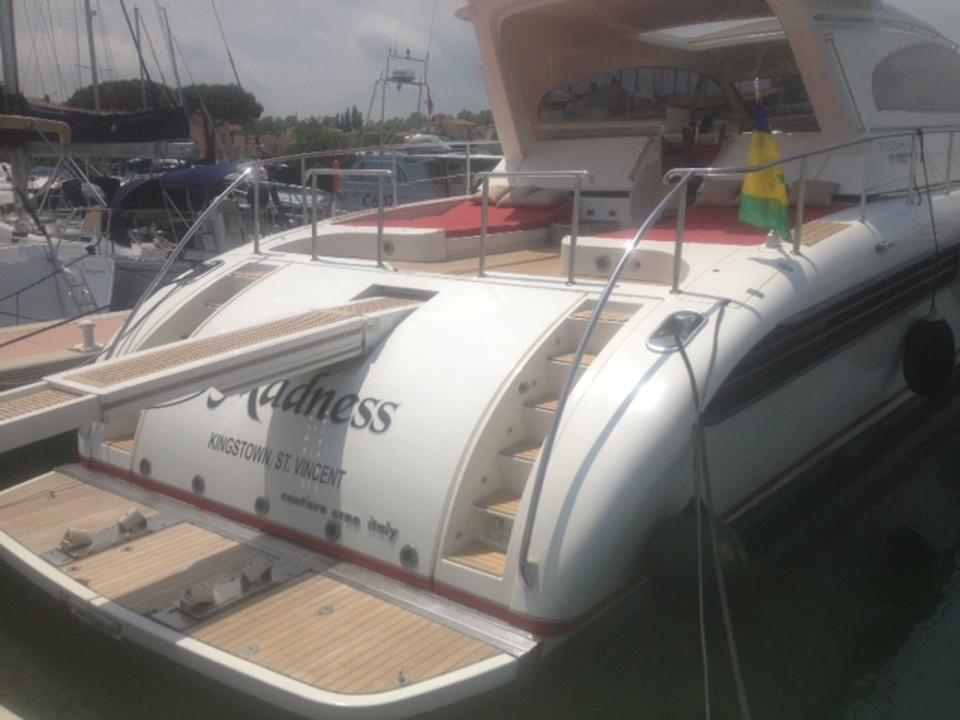 arno Leopard 23m hard top