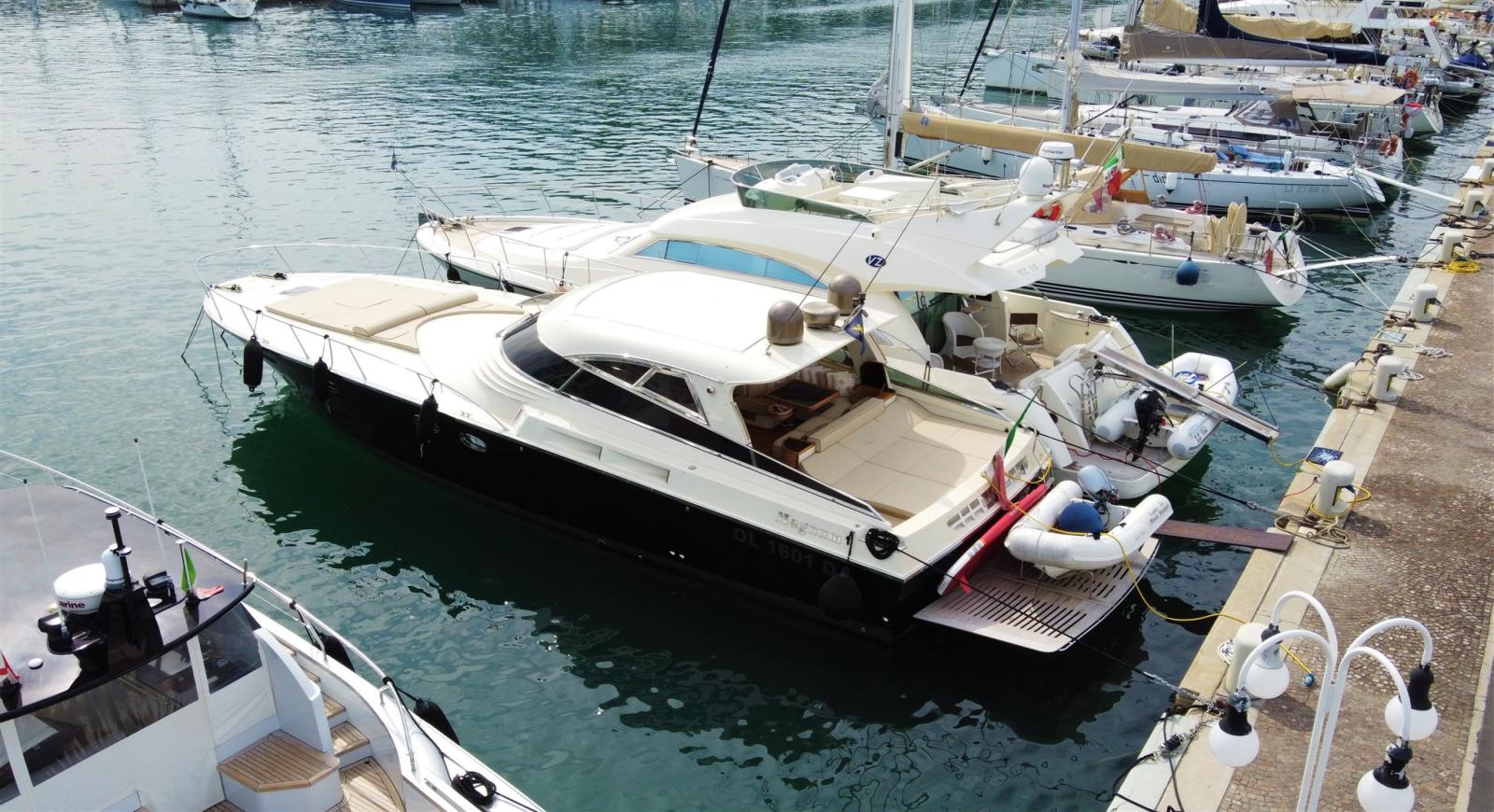 magnum marine 53' ht 3 cabine