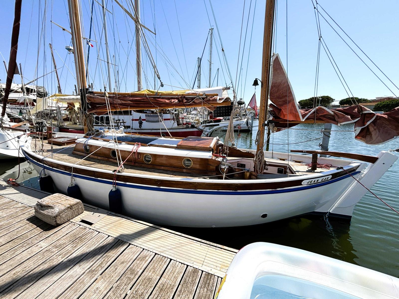 Tahiti ketch