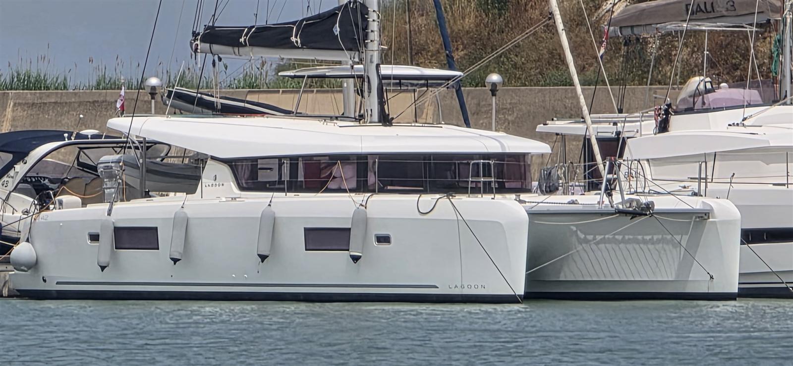 lagoon 42