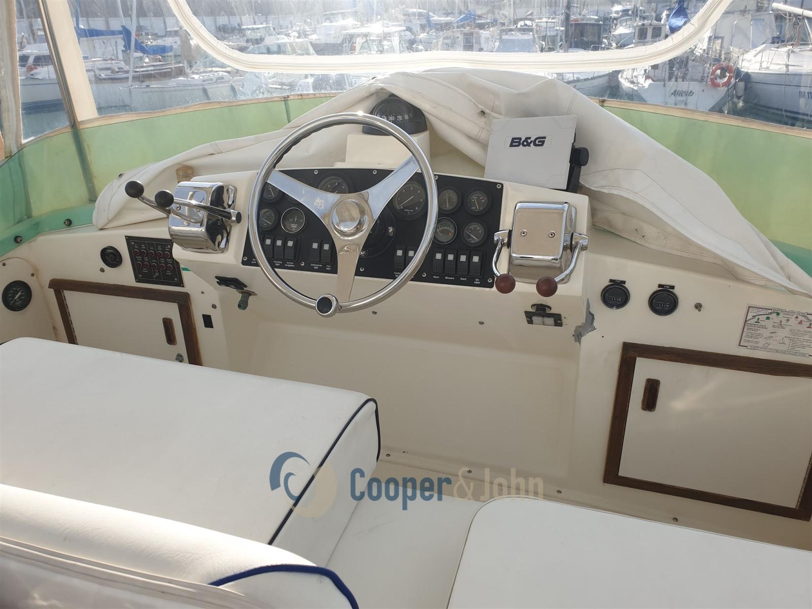 bertram yacht 28' fbc