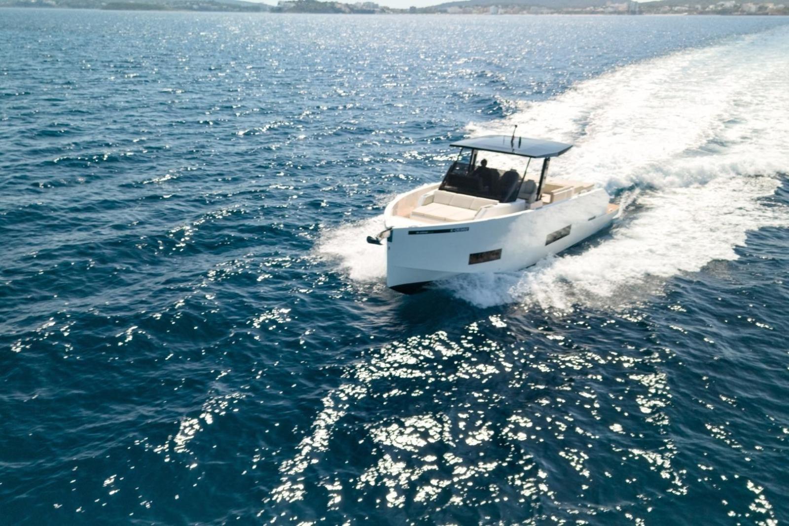 de antonio yachts D42 open