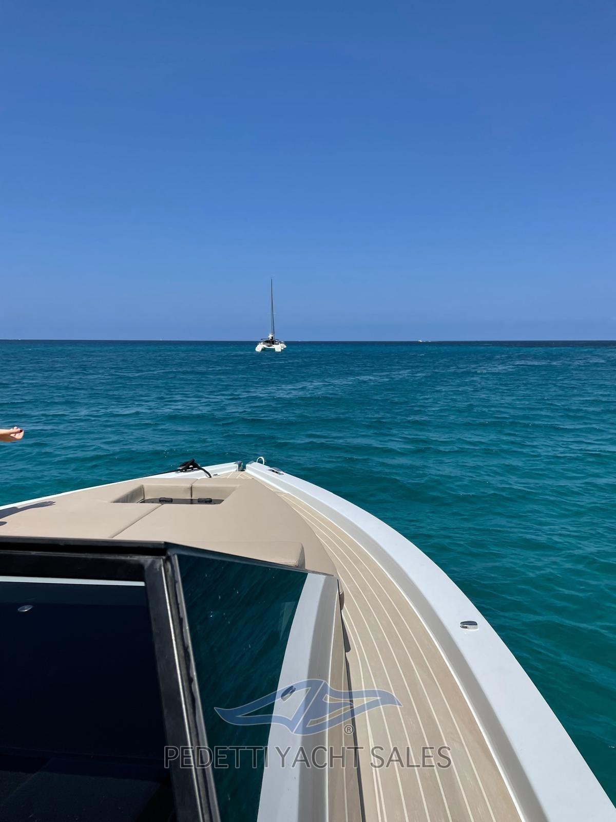 de antonio yachts D34 cruiser