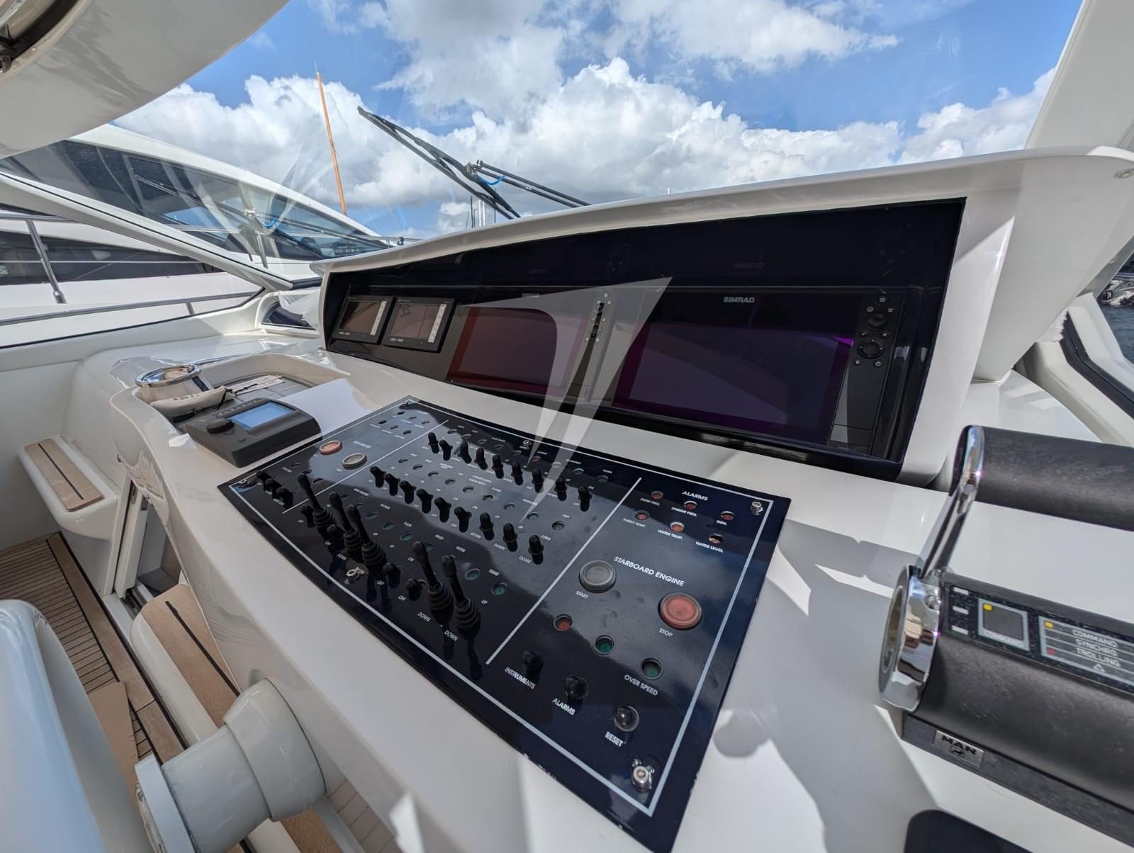 pershing 54'
