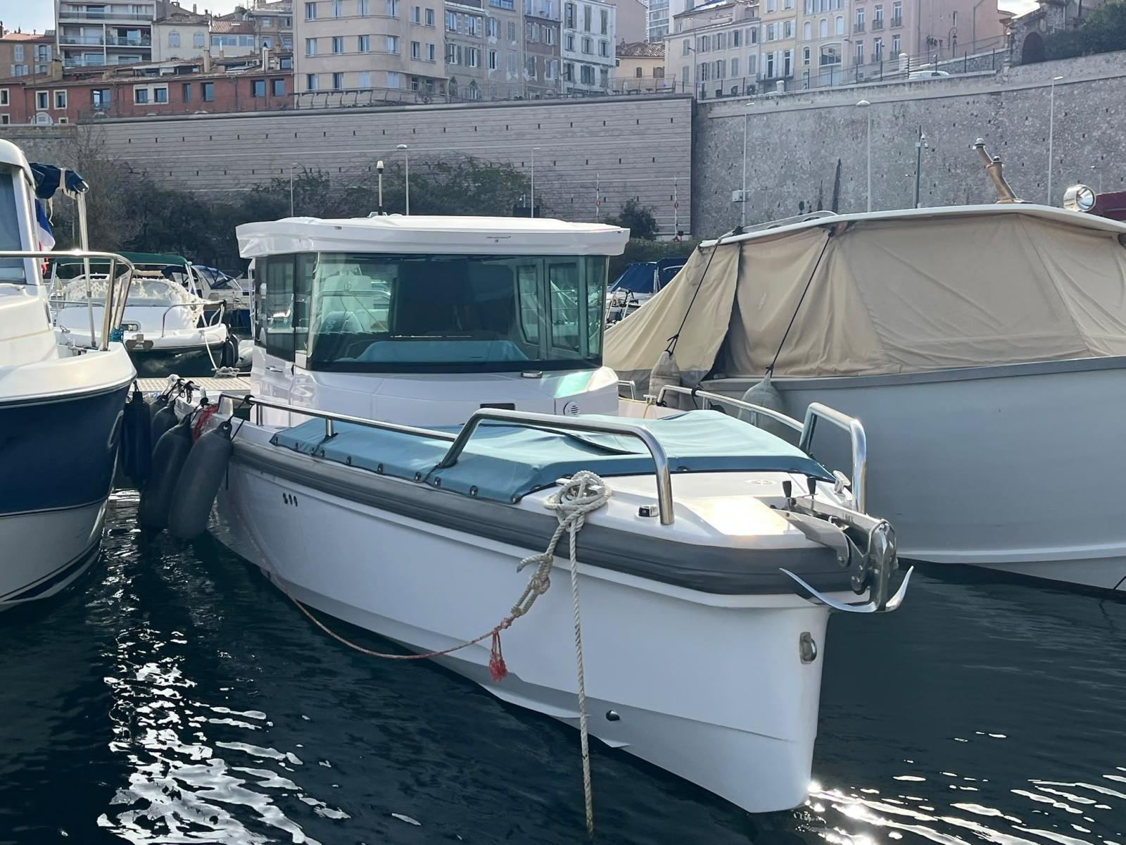 axopar 28 cabin