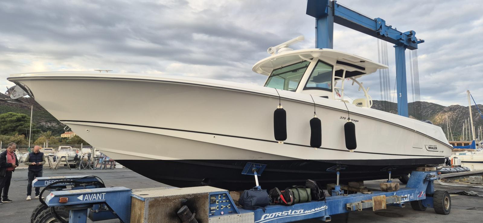 boston whaler 370 outrage vendu