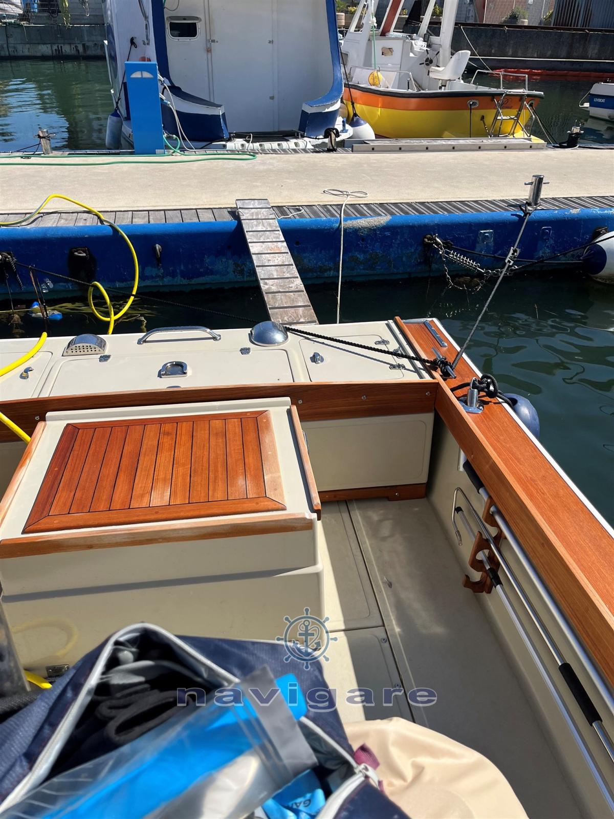 boston whaler 23 outrage